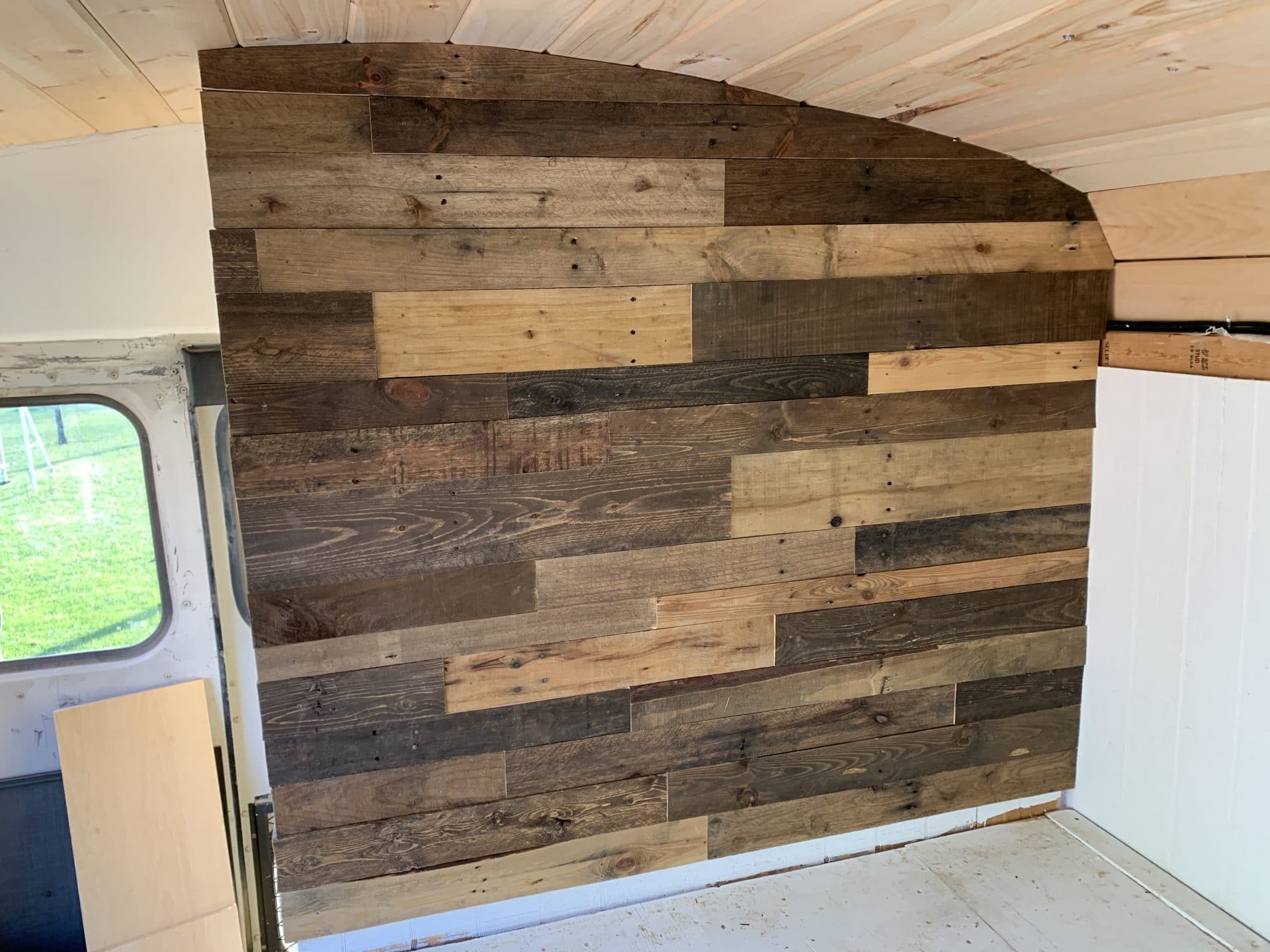 Building a Pallet Wall How to Make a Stylish Accent Pallet Wall